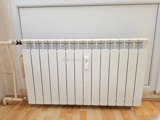 Eladó panellakás, Pécsett 41.9 M Ft, 2 szobás