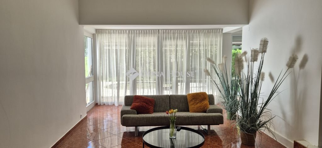6 bed · 250m² · 99.000.000 ft