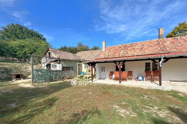 Eladó családi ház, Zalán 42 M Ft, 2 szobás