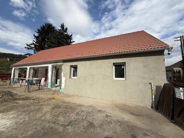 Eladó családi ház, Pécsett 129.9 M Ft, 4 szobás