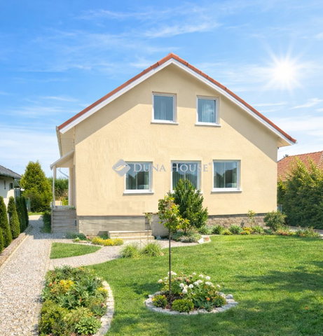 Eladó családi ház, Sóskúton, Árpád utcában 72 M Ft, 3 szobás