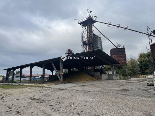 Eladó ipari ingatlan, Ajkán 272.25 M Ft / költözzbe.hu