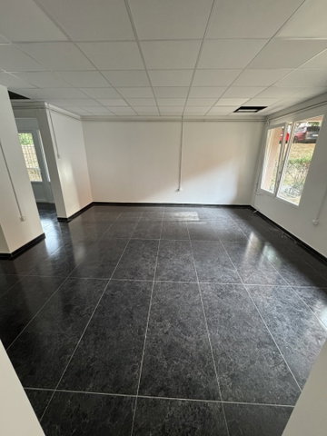 Eladó üzlethelyiség, Veszprémben 84.9 M Ft