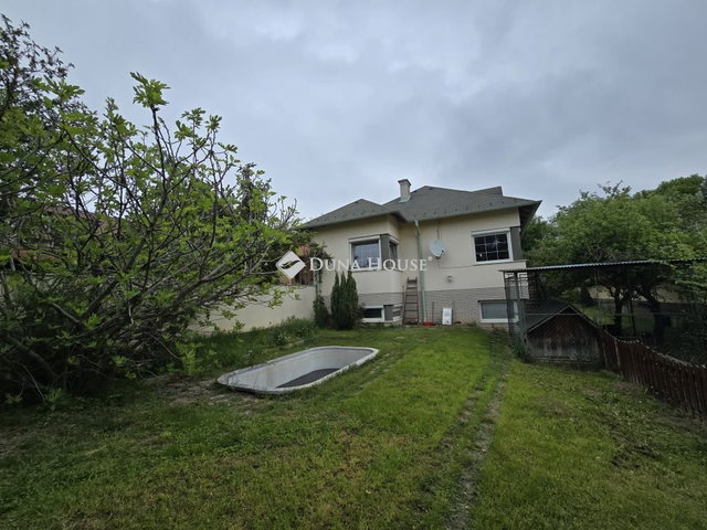 Eladó családi ház, Székesfehérvárott 299.991 M Ft, 9 szobás