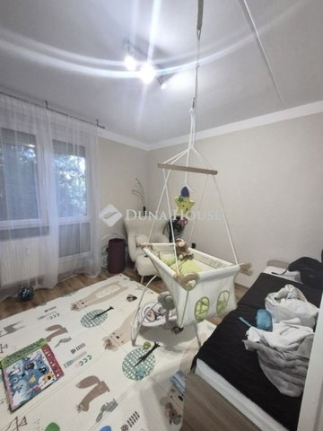 Eladó panellakás, Komlón 25.9 M Ft, 2 szobás