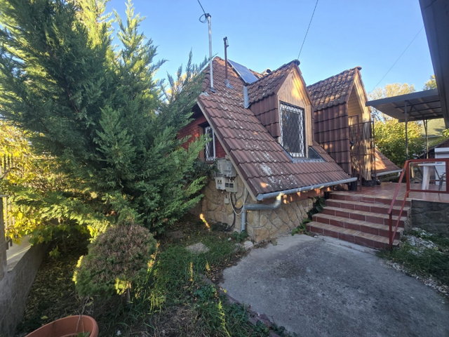 Eladó családi ház, Szentendrén, Papszigeti úton 65 M Ft