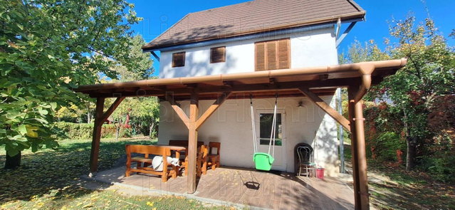 Eladó családi ház, Balatonkenesén 119.9 M Ft, 3+2 szobás