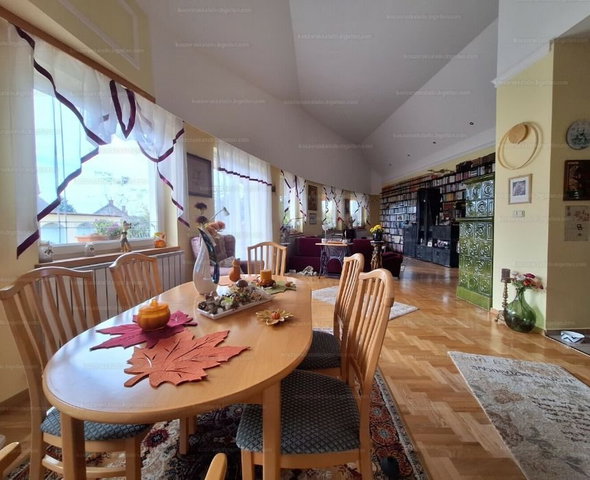 Eladó családi ház, Hévízen 128.9 M Ft, 7 szobás