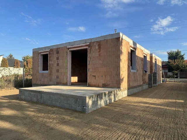 Eladó családi ház, Szadán 134.9 M Ft, 5 szobás