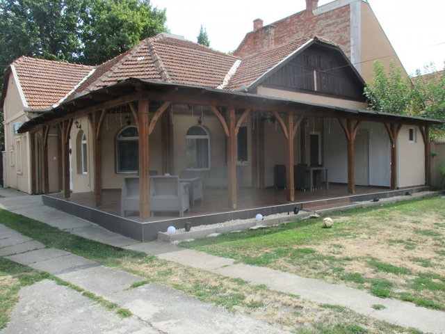Eladó családi ház, Békéscsabán 79.9 M Ft, 7 szobás