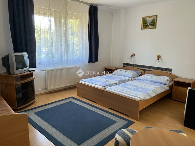 Eladó családi ház, Szombathelyen 139 M Ft, 8 szobás