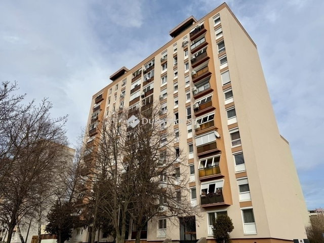 Eladó panellakás, Pécsett 41.9 M Ft, 2 szobás