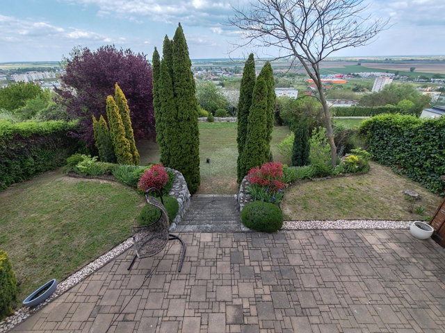 Eladó családi ház, Szekszárdon 180 M Ft, 3 szobás
