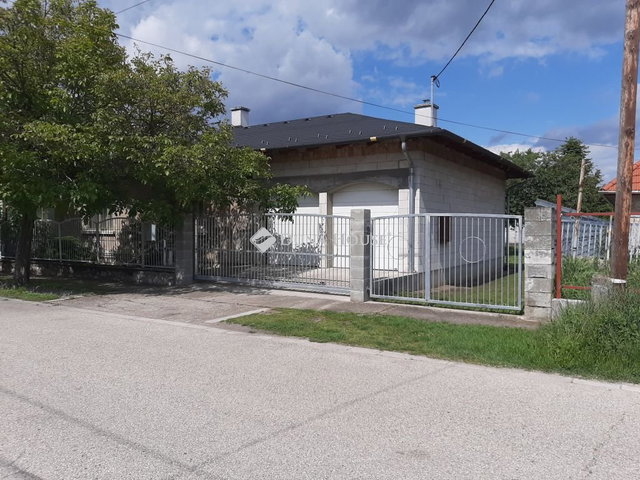 Eladó családi ház, Esztergomban, Vízimalom utcában 75 M Ft