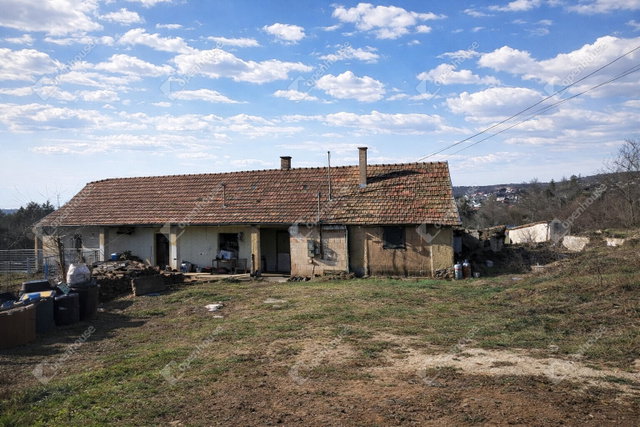 Eladó családi ház, Sukorón 75 M Ft, 3 szobás
