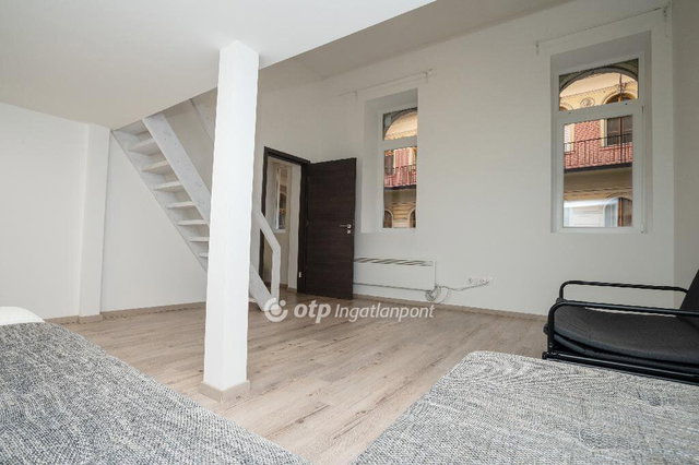 Eladó téglalakás, Budapesten, VI. kerületben 94.9 M Ft, 2 szobás