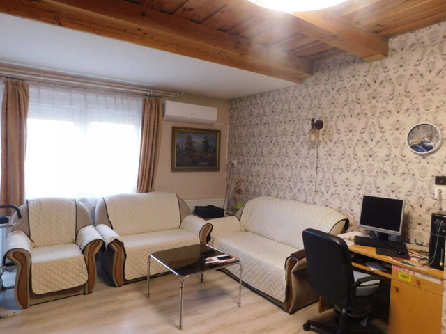 Eladó családi ház, Alsópáhokon 78.5 M Ft, 7+2 szobás