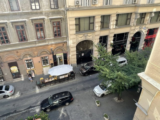 Eladó téglalakás, Budapesten, VII. kerületben, Károly körúton