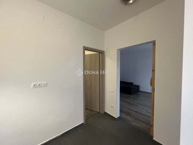 Eladó ikerház, Veszprémben 44 M Ft, 2 szobás
