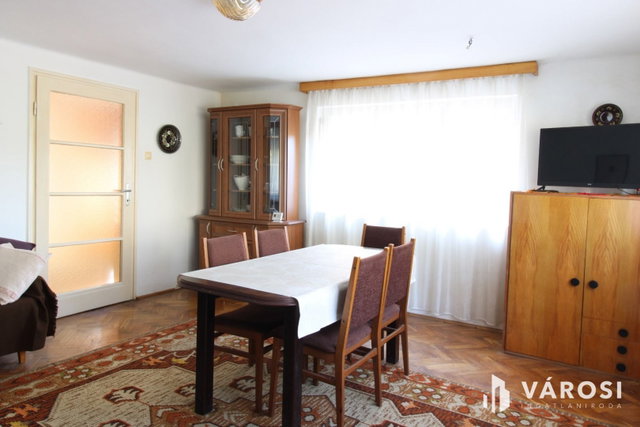 Eladó családi ház, Ajkán 64 M Ft, 5+1 szobás
