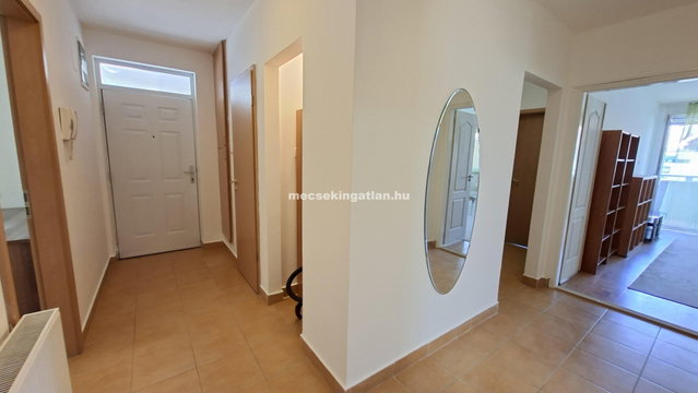 Kiadó téglalakás, albérlet, Pécsett, Király utcában, 4 szobás