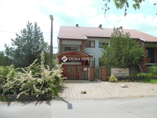 Eladó családi ház, Kecskeméten 330 M Ft, 1 szobás