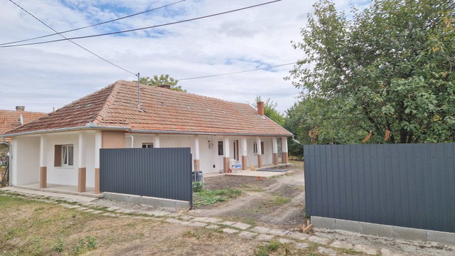 Eladó családi ház, Békéscsabán 27.9 M Ft, 1+1 szobás