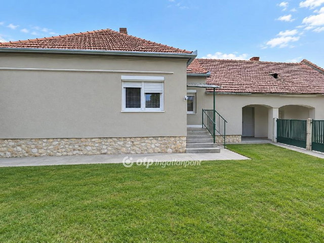 Eladó családi ház, Mezőlakon 36.95 M Ft, 2 szobás