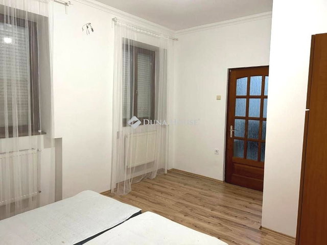 Eladó ikerház, Debrecenben, Déli soron 65 M Ft, 4 szobás