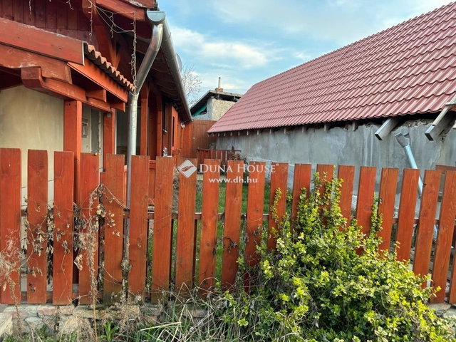 Eladó családi ház, Kesztölcön 29.9 M Ft, 3 szobás