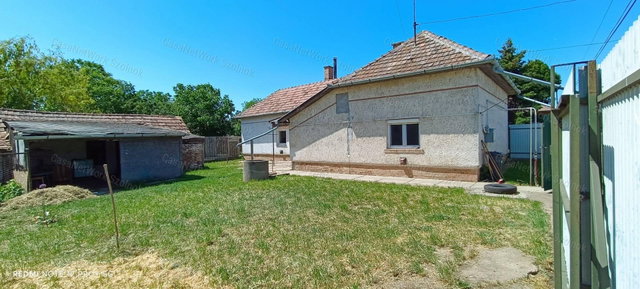 Eladó családi ház, Tiszaföldváron 17 M Ft, 3 szobás