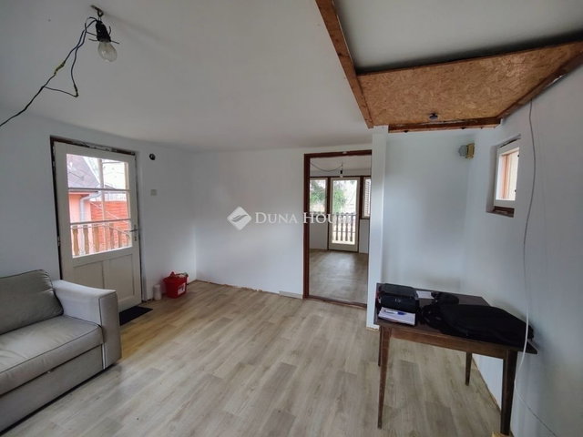 Eladó családi ház, Péterin 35 M Ft, 2 szobás