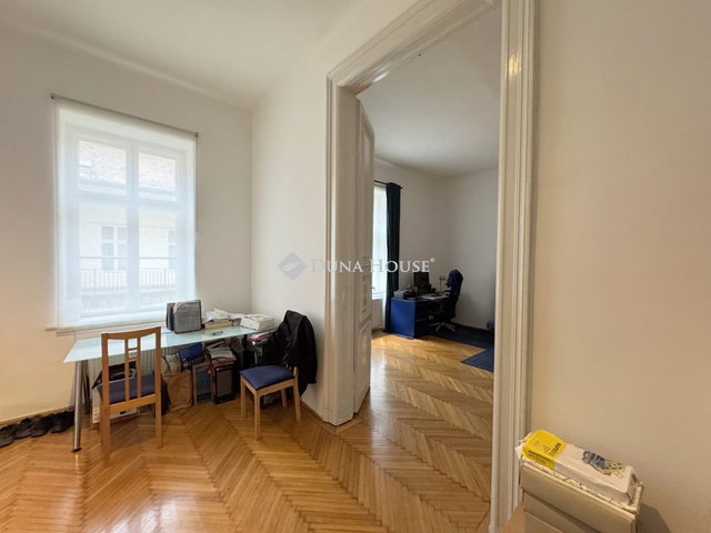 Eladó téglalakás, Budapesten, V. kerületben, Dorottya utcában
