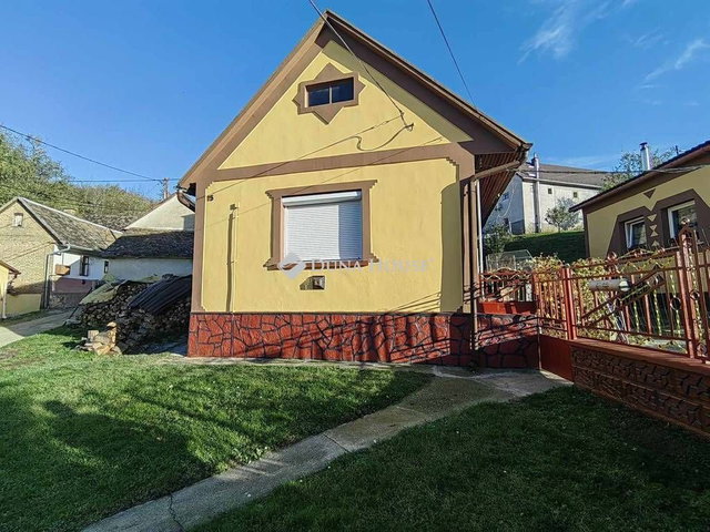Eladó családi ház, Cikón 29.99 M Ft, 4 szobás