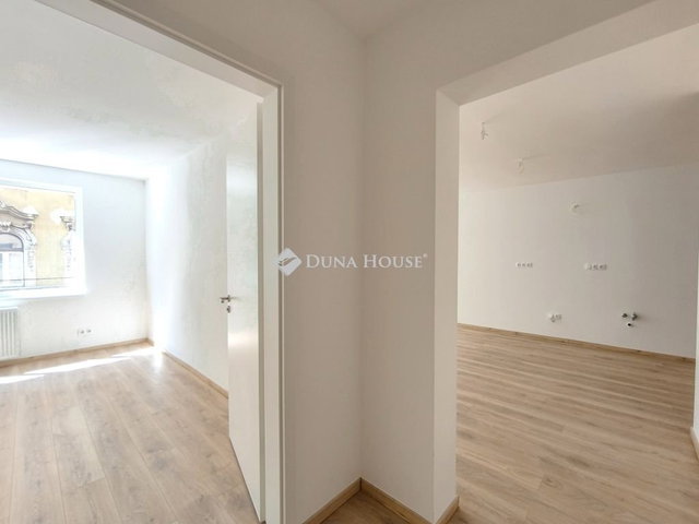 Eladó téglalakás, Budapesten, VI. kerületben 99 M Ft, 3 szobás