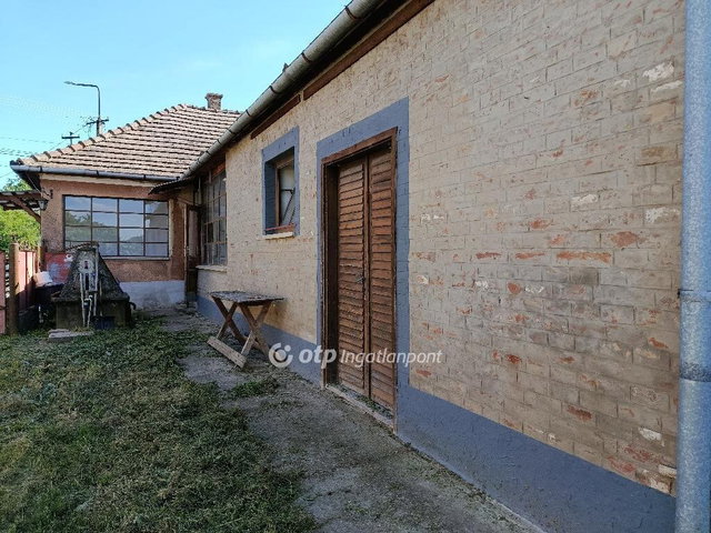Eladó családi ház, Dombóváron 27 M Ft, 4 szobás