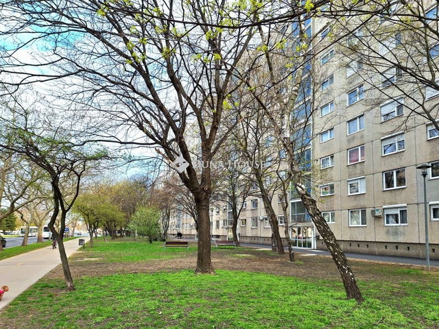 Eladó panellakás, Győrött 49.9 M Ft, 3 szobás