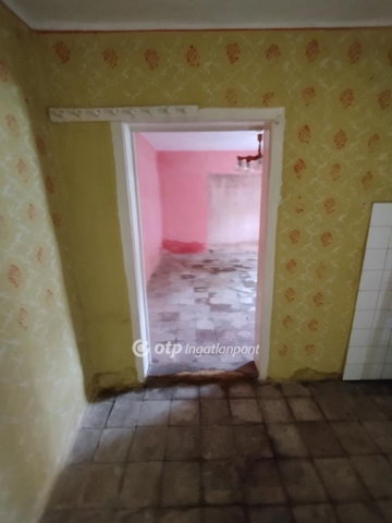 Eladó családi ház, Pécsett 18.99 M Ft, 1 szobás