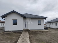Eladó ikerház, Kiskunlacházán 71 M Ft, 4 szobás