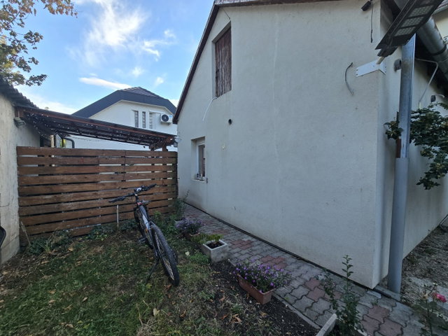 Eladó családi ház, Balatonalmádiban 49.9 M Ft, 1 szobás