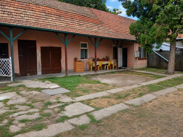 Eladó családi ház, Vecsésen 41 M Ft, 2 szobás