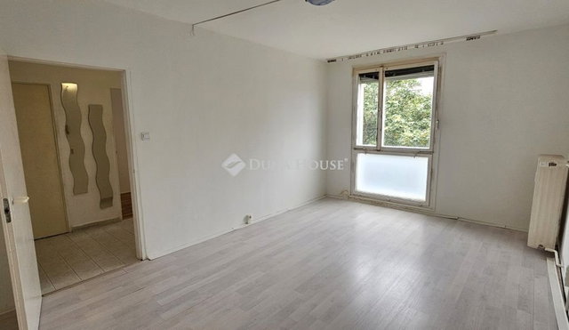 Eladó panellakás, Pécsett 30.4 M Ft, 2 szobás