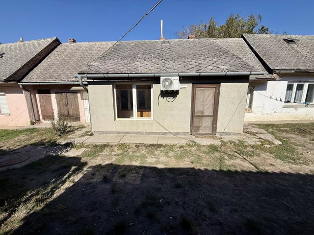 Eladó családi ház, Móron 11.4 M Ft, 1 szobás