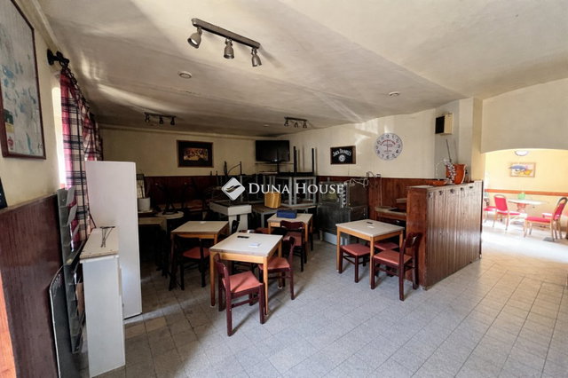Eladó üzlethelyiség, Veszprémben, Céhház utcában 130 M Ft