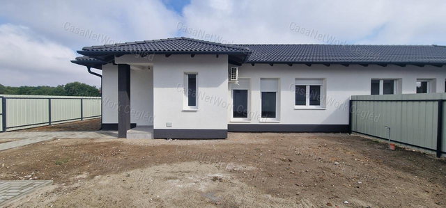 Eladó ikerház, Cegléden 60 M Ft, 3 szobás / költözzbe.hu