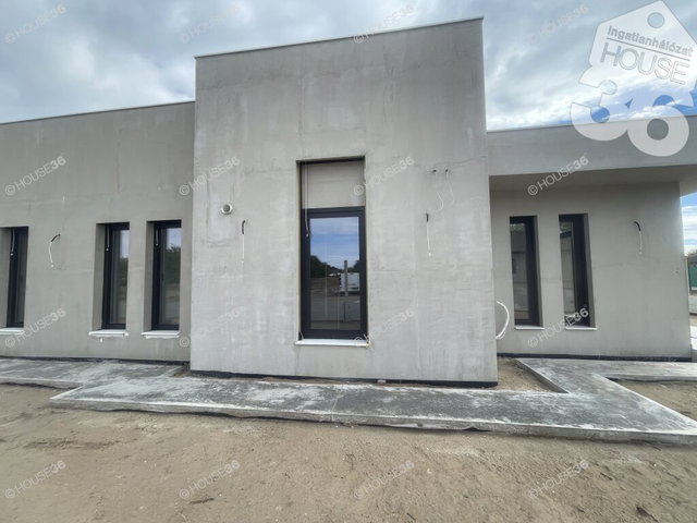 Eladó ikerház, Kecskeméten 125 M Ft, 5 szobás