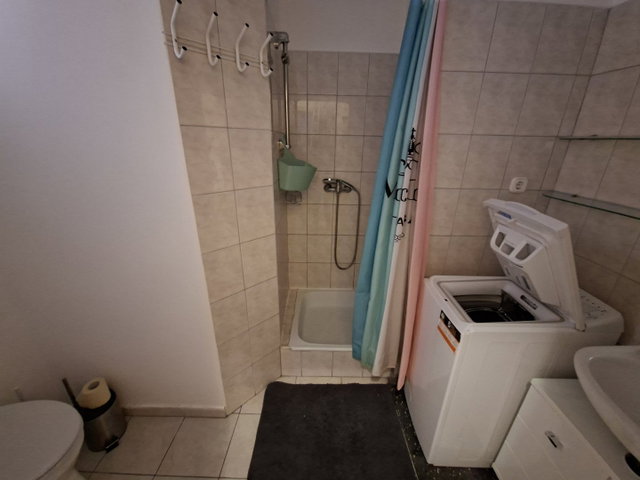 Kiadó téglalakás, albérlet, Esztergomban 135 E Ft / hó