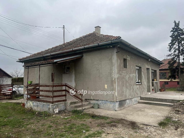Eladó családi ház, Tápiószelén 29.9 M Ft, 2 szobás