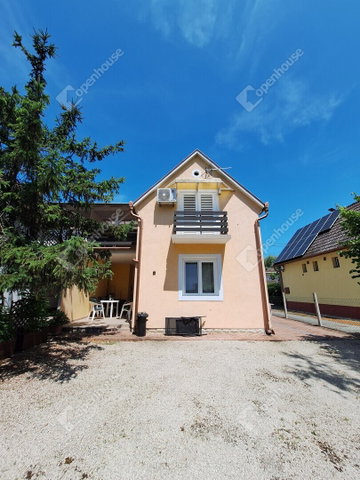 Eladó családi ház, Balatonfenyvesen 130 M Ft, 6 szobás