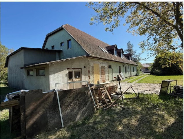 Eladó családi ház, Rózsaszentmártonon 89.9 M Ft, 16 szobás